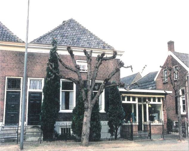Foto van voorgevel woonhuis Burgemeester Posweg 8 in Brakel
