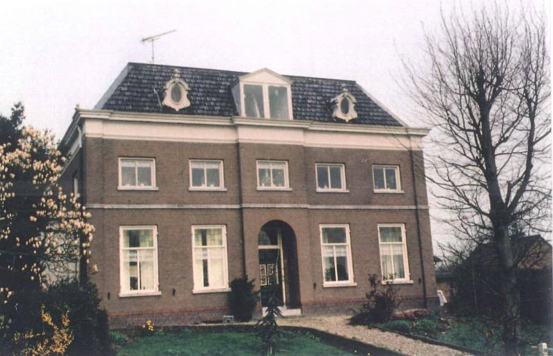 Foto van voorkant woonhuis aan de Peperstraat 32 in Bruchem