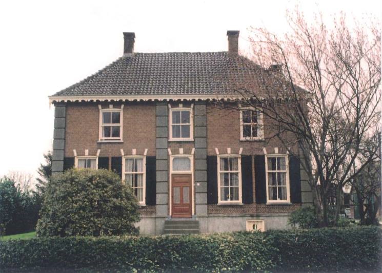 Foto van voorkant woonhuis aan de Peperstraat 37 in Bruchem
