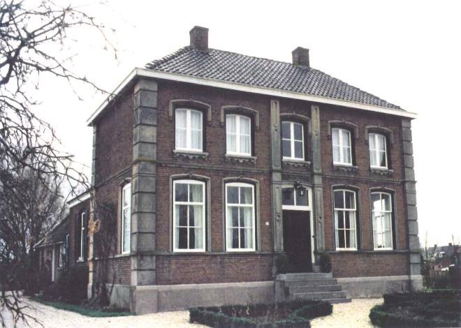 Foto van voorkant woonhuis aan de Beemstraat 24-26 in Gameren