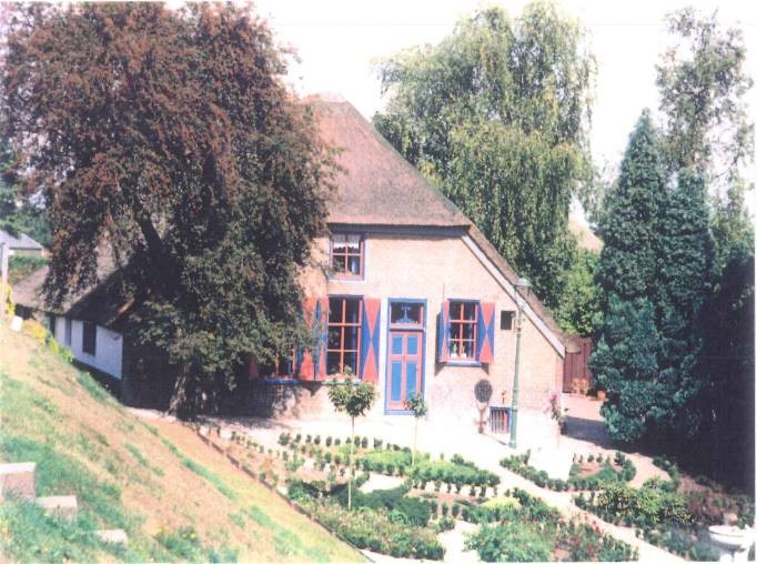 Foto van voorkant woonhuis Maasdijk 90 in Nederhemert