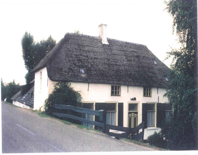 Foto van dijkwoning Maasdijk 82 in Nederhemert