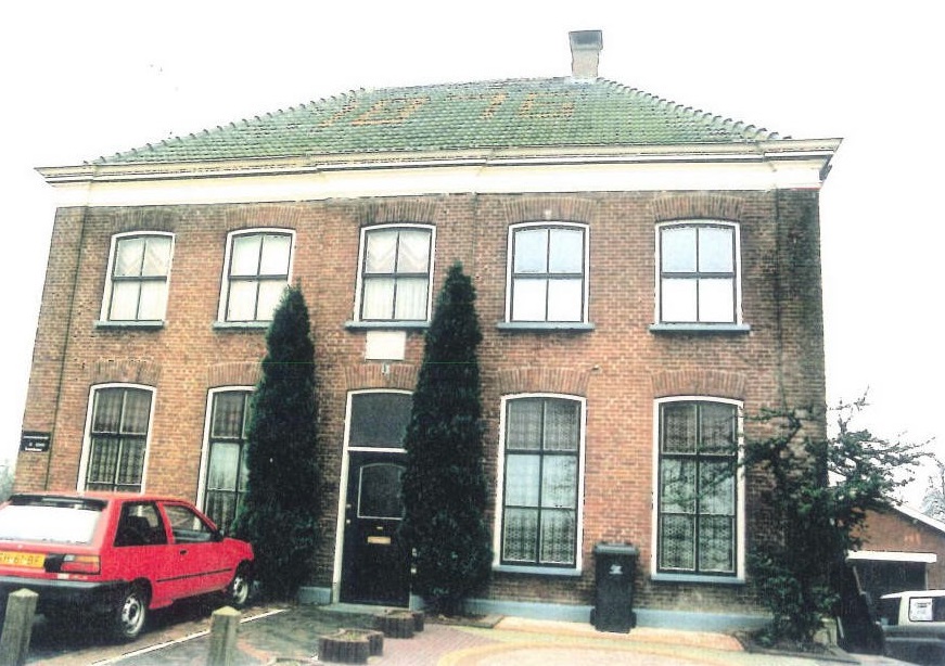 Foto van voorkant woonhuis Maasdijk 13 in Poederoijen