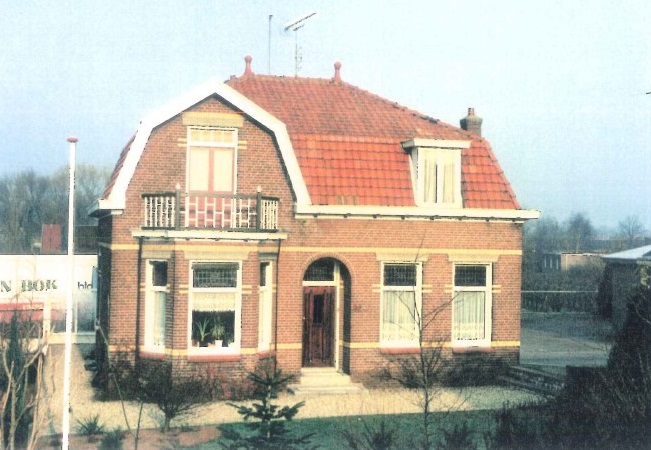 Foto van voorkant woonhuis aan de Maasdijk 52 in Poederoijen