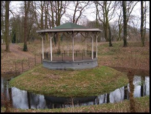 Foto van de muziektent aan de Lagesingel in Zaltbommel