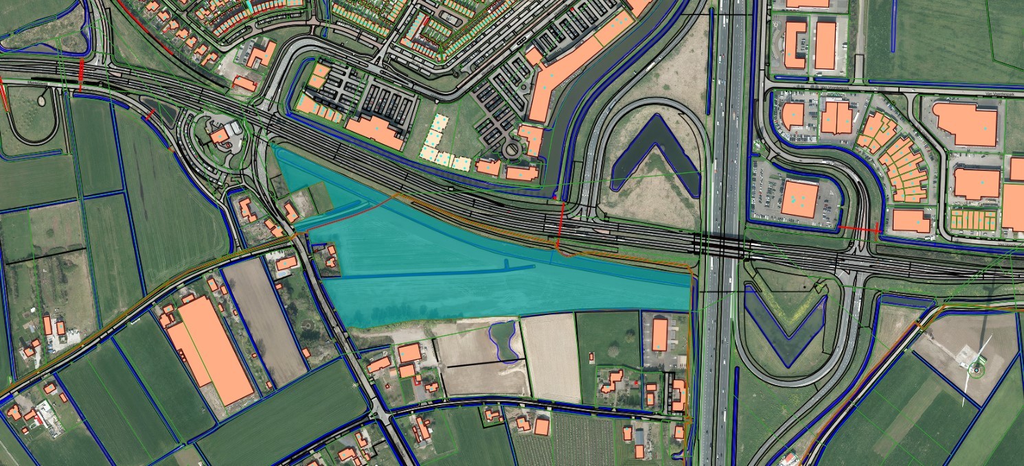 Projectterrein ingekleurd met blauw op luchtfoto. Gebied ligt ten zuiden van Steenweg en Zaltbommel, net ten westen van de A2